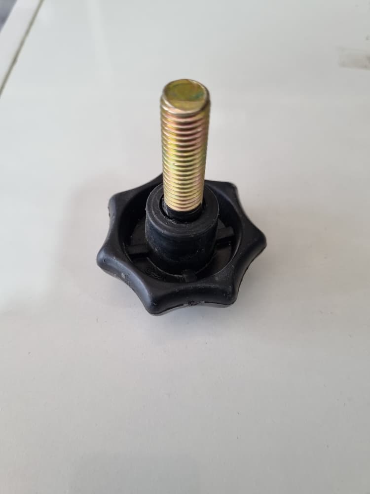 خرید پیچ فلکه ای با کالیت هفت پر رزوه دار مناسب اتصالات صنعتی